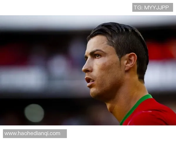 足球明星女装高清写真展现独特魅力与时尚风采